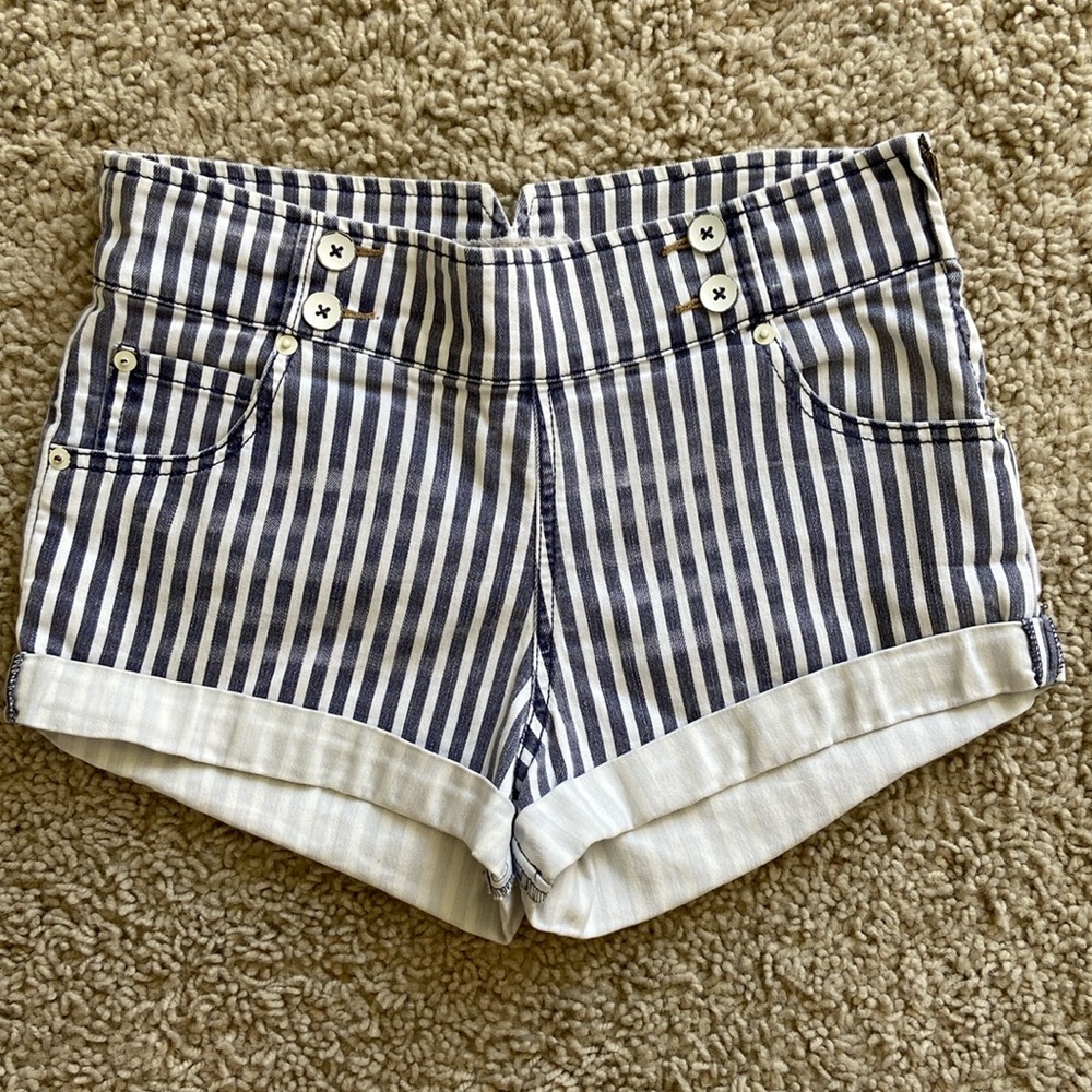 Free People size 27 blue & white stripe shorts. Button front, pockets. Adorable